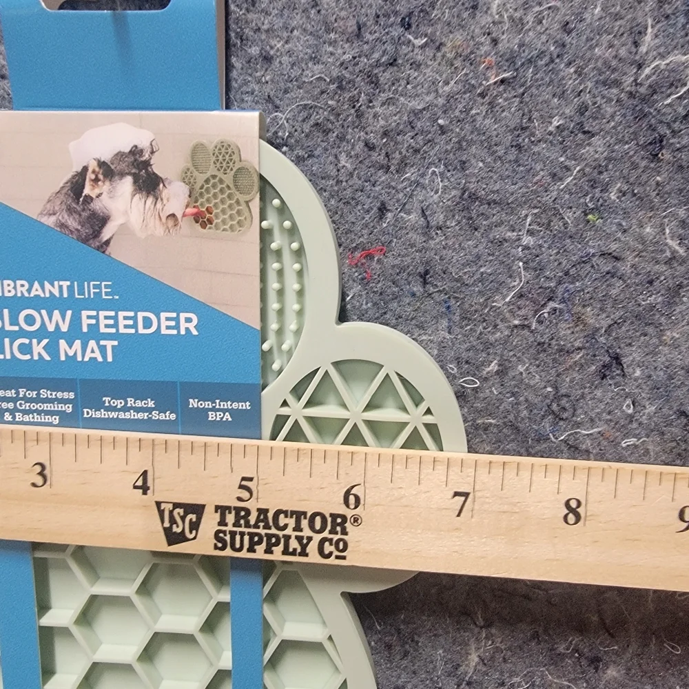 Vibrant Life Slow Feeder Lick Green Mat w/suction cups on the Back‎ Green